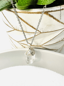 Delicate Silver Crystalline Necklace - Perception0one.com